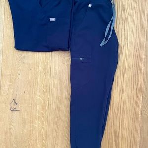 Catarina and Zamora styles in Navy.